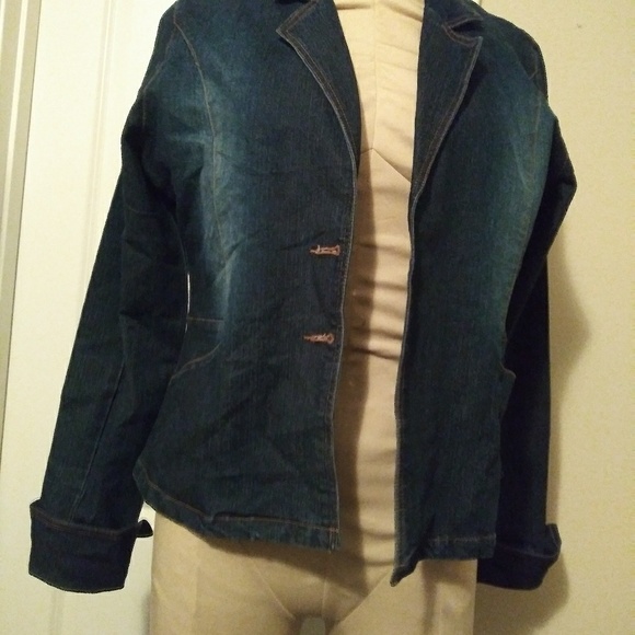 Woman's clothing - Picture 2 of 3